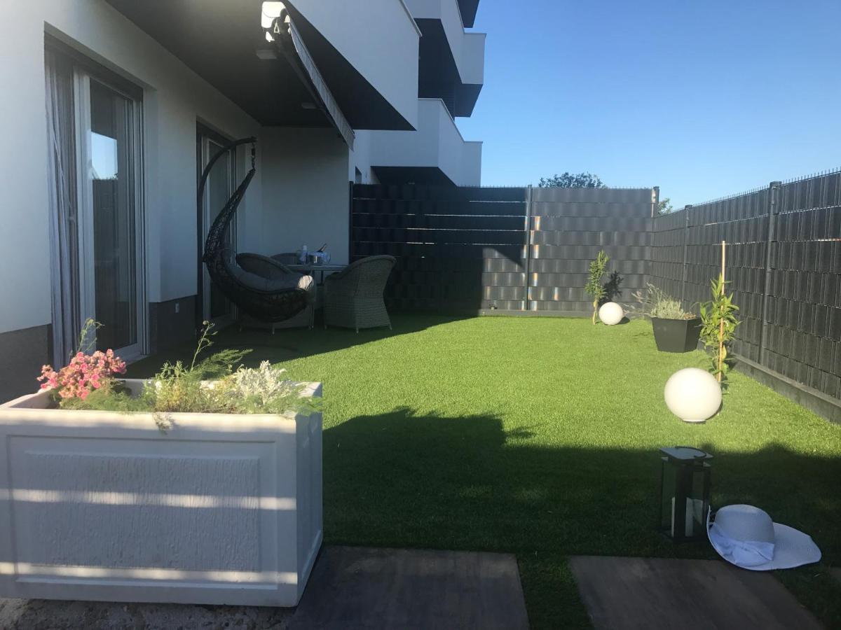 Hedonist-Luxury 2 Bedroom Apartment With Private Hot Tub, Garden And Free Parking Trogir Eksteriør billede