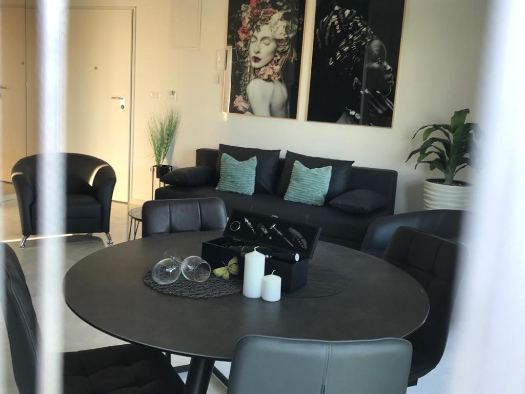 Hedonist-Luxury 2 Bedroom Apartment With Private Hot Tub, Garden And Free Parking Trogir Eksteriør billede