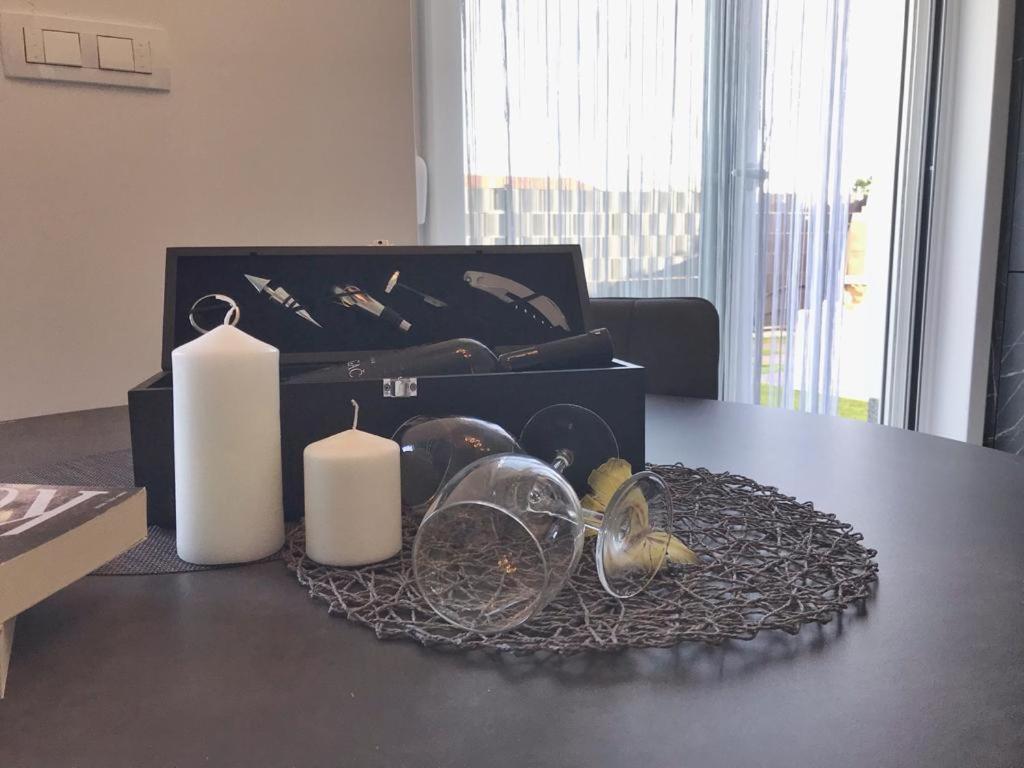 Hedonist-Luxury 2 Bedroom Apartment With Private Hot Tub, Garden And Free Parking Trogir Eksteriør billede
