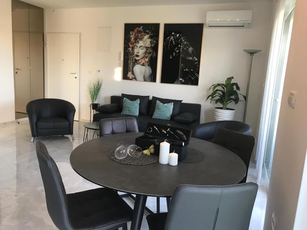 Hedonist-Luxury 2 Bedroom Apartment With Private Hot Tub, Garden And Free Parking Trogir Eksteriør billede