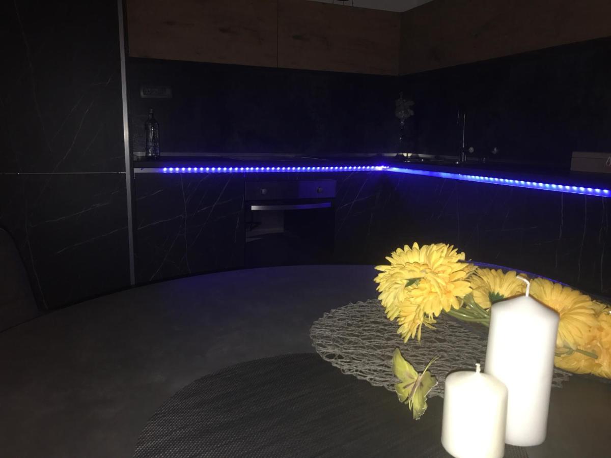 Hedonist-Luxury 2 Bedroom Apartment With Private Hot Tub, Garden And Free Parking Trogir Eksteriør billede