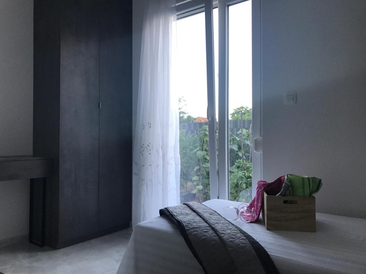Hedonist-Luxury 2 Bedroom Apartment With Private Hot Tub, Garden And Free Parking Trogir Eksteriør billede