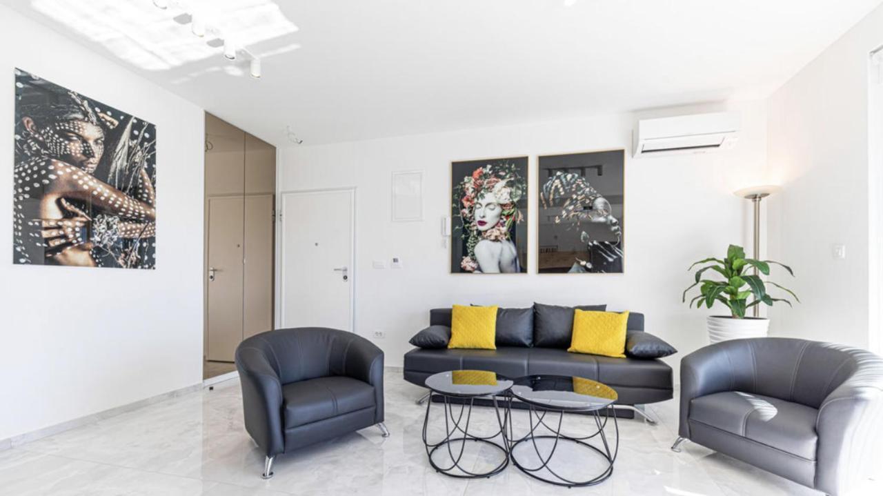Hedonist-Luxury 2 Bedroom Apartment With Private Hot Tub, Garden And Free Parking Trogir Eksteriør billede