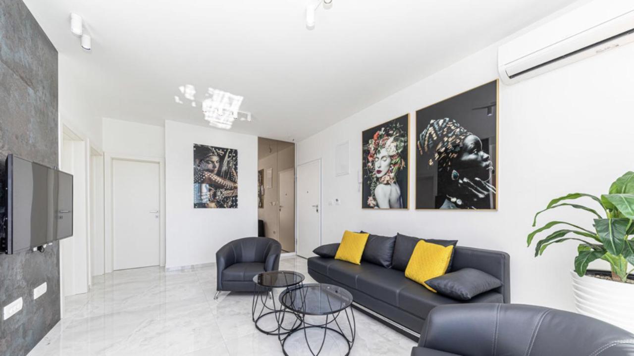 Hedonist-Luxury 2 Bedroom Apartment With Private Hot Tub, Garden And Free Parking Trogir Eksteriør billede