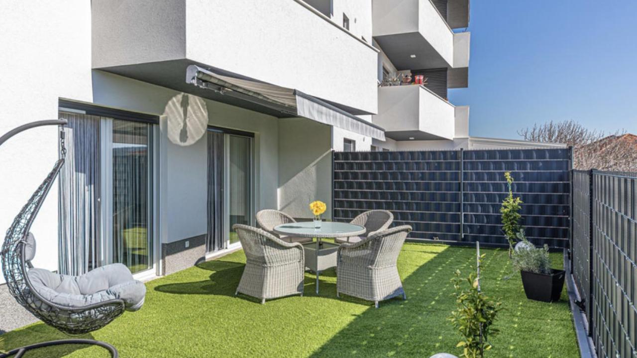 Hedonist-Luxury 2 Bedroom Apartment With Private Hot Tub, Garden And Free Parking Trogir Eksteriør billede